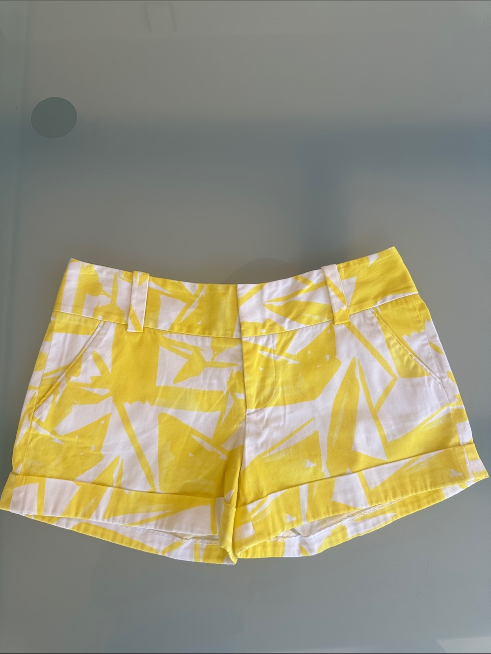 Alice + Olivia Yellow and White Abstract Print Shorts Size 6